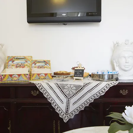 Santuzza Art Otel Katanya